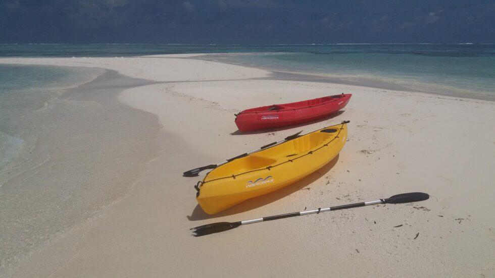 sandbanks_maldive_canoe