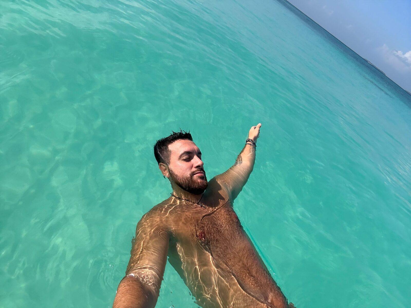 Angelo_Galota_The_Barefoot_maldive